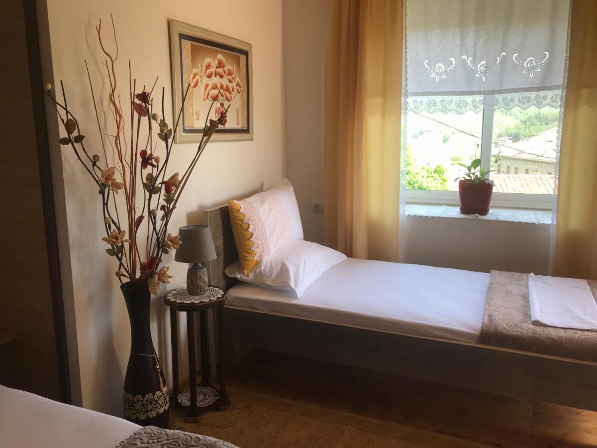 מלון Përmet The Mosaic House - Shtepia Me Mozaik מראה חיצוני תמונה