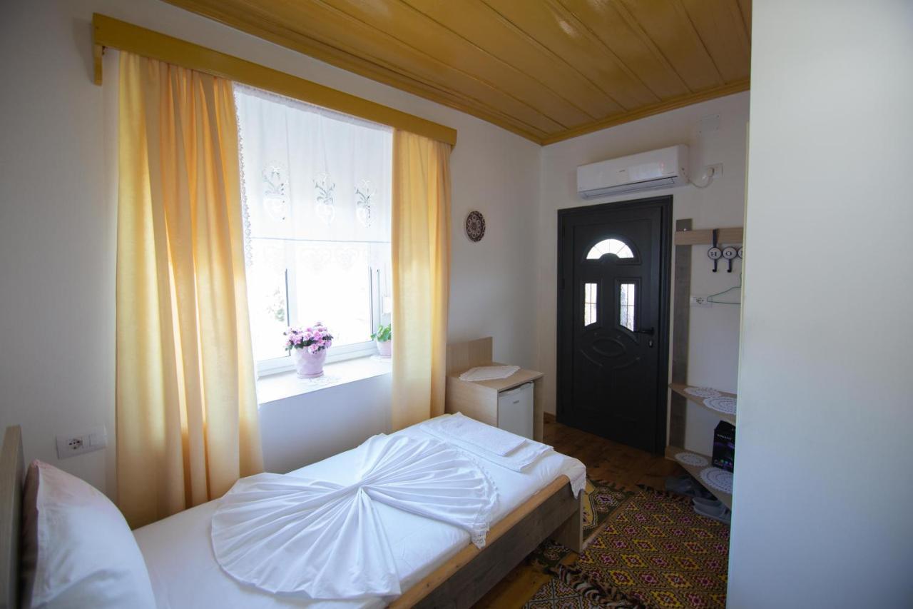 מלון Përmet The Mosaic House - Shtepia Me Mozaik מראה חיצוני תמונה