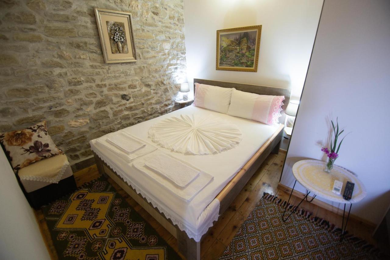 מלון Përmet The Mosaic House - Shtepia Me Mozaik מראה חיצוני תמונה